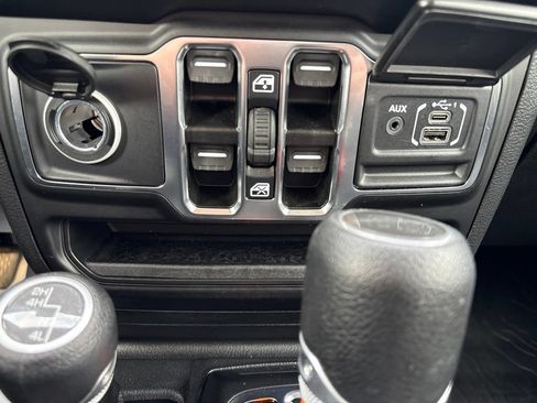 Used 2022 Jeep Gladiator Sport AWD/4WD image 34