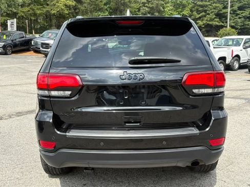 Used 2018 Jeep Grand Cherokee Laredo AWD/4WD image 4