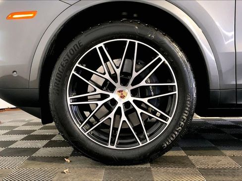 Used 2025 Porsche Cayenne image 11