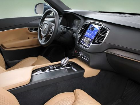 Certified 2023 Volvo XC90 B6 Ultimate w/ Protection Package Premier AWD/4WD image 20