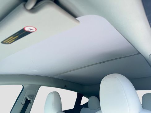 Used 2024 Tesla Model Y Long Range RWD image 22