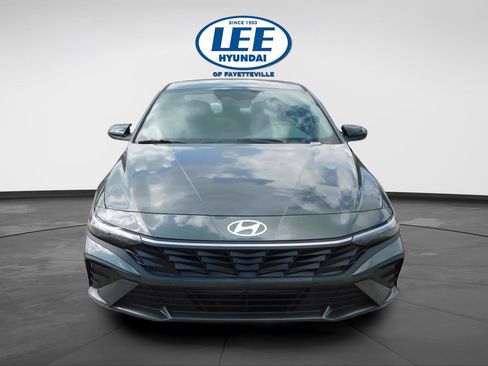 Used 2025 Hyundai Elantra Sport image 8