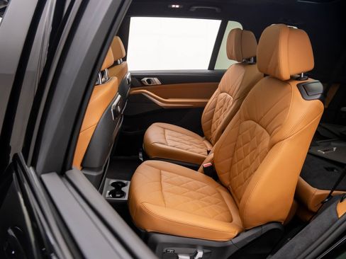 Used 2025 BMW X7 xDrive40i w/ M Sport Package image 18