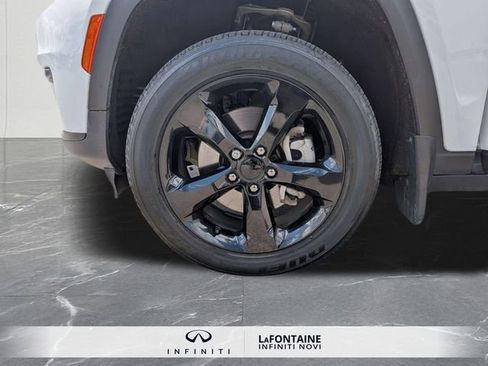 Used 2023 Jeep Grand Cherokee L Laredo AWD/4WD image 30