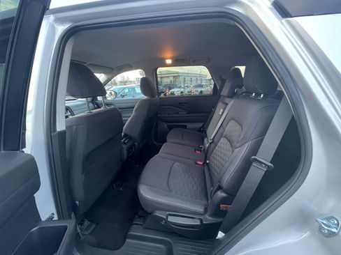 Used 2025 Nissan Pathfinder SV image 27