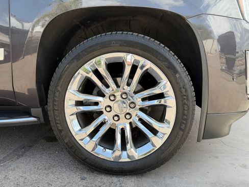 Used 2018 Cadillac Escalade Luxury w/ LPO, Radiant Package AWD/4WD image 42