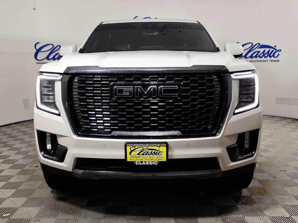 Used 2023 GMC Yukon XL Denali Ultimate AWD/4WD image 3