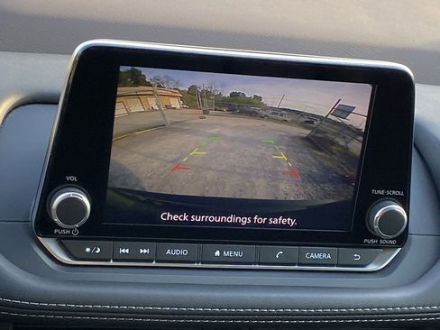 Used 2023 Nissan Rogue S image 13