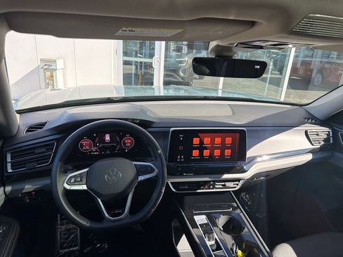 Certified 2026 Volkswagen Atlas Peak Edition AWD/4WD image 15