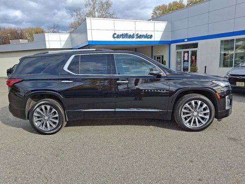 Used 2023 Chevrolet Traverse Premier image 9