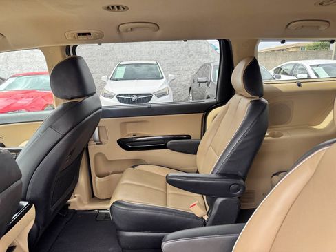 Used 2016 Kia Sedona SX FWD image 30