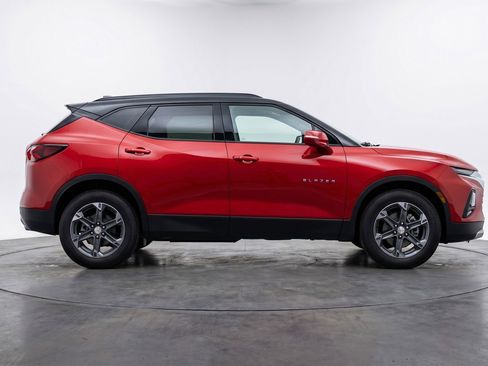 Used 2025 Chevrolet Blazer LT FWD image 11