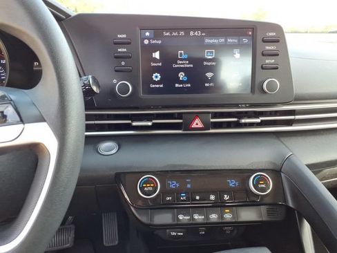 Used 2022 Hyundai Elantra SEL FWD image 15