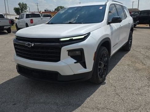 Used 2024 Chevrolet Traverse LT w/ Midnight/Sport Edition FWD image 7