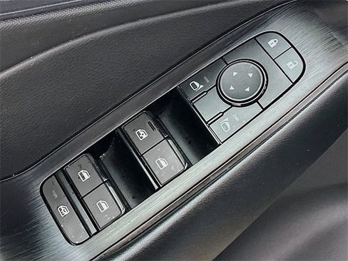 Used 2024 Nissan Rogue S image 18