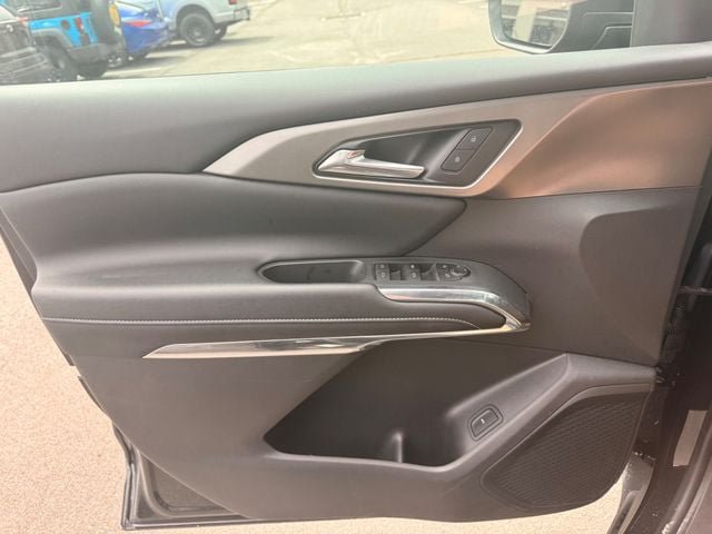 Used 2026 Chevrolet Traverse LT AWD/4WD image 7
