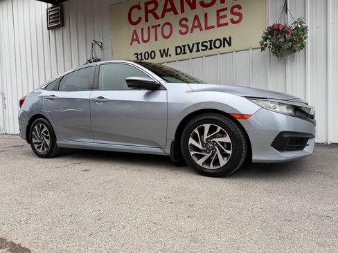 Used 2018 Honda Civic EX image 2