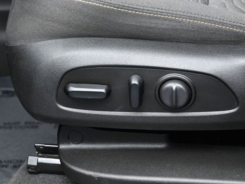 Used 2020 Chevrolet Equinox LT image 12