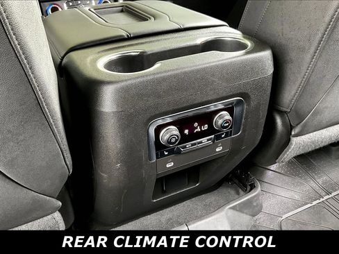Used 2023 Chevrolet Suburban Z71 w/ Z71 Off-Road Package AWD/4WD image 10