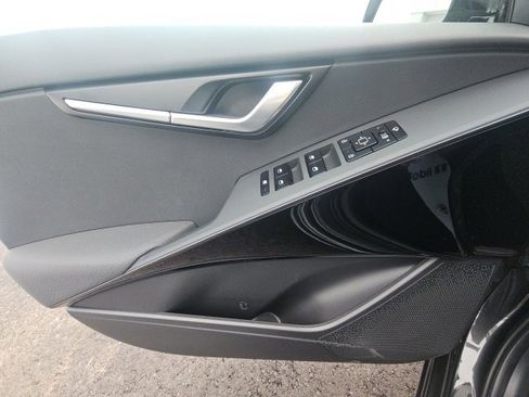 Certified 2024 Kia Niro EX Touring image 26