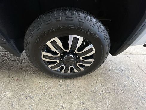 Certified 2025 GMC Sierra 2500 Denali Ultimate image 33