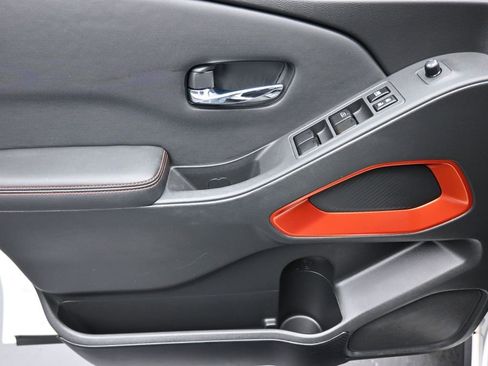 Used 2022 Nissan Frontier PRO-4X w/ Off-Road Protection Package image 10