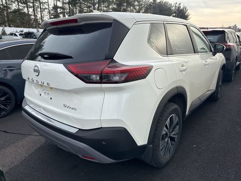 Used 2023 Nissan Rogue SV image 3