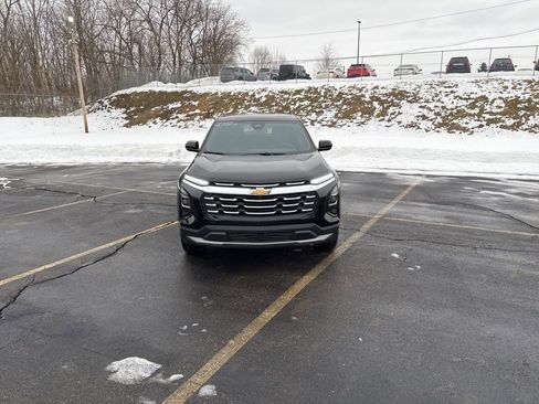 New 2026 Chevrolet Equinox LT w/ Convenience Package II FWD image 3