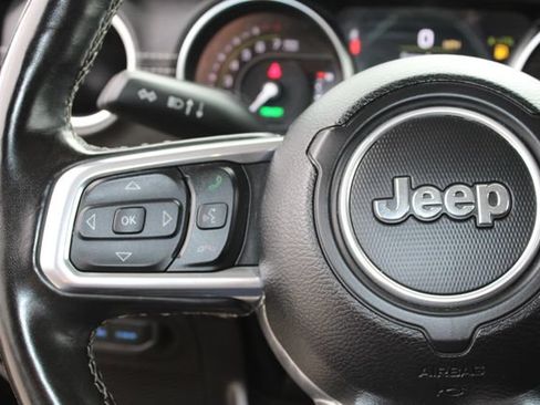 Used 2022 Jeep Wrangler Unlimited Sahara w/ Cold Weather Group AWD/4WD image 16