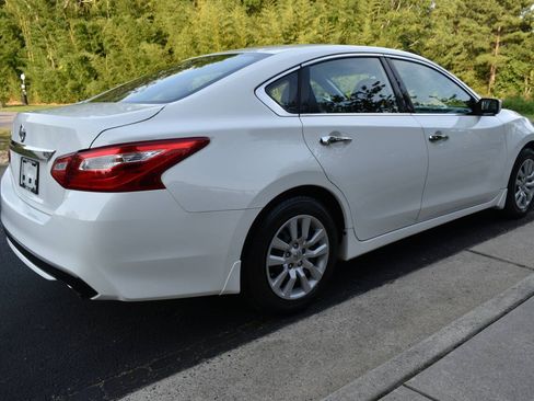 Used 2017 Nissan Altima 2.5 S w/ Power Driver Seat Package FWD image 3