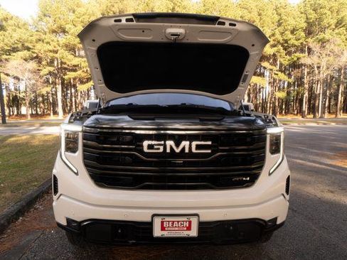 Used 2023 GMC Sierra 1500 AT4 image 9