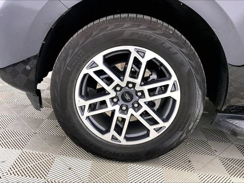 Certified 2025 Ford Expedition Active AWD/4WD image 7