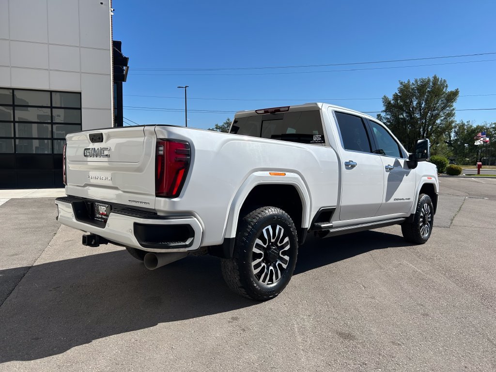 Used 2025 GMC Sierra 3500 Denali Ultimate AWD/4WD image 4