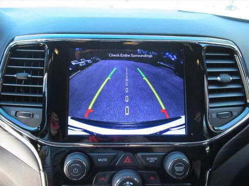 Used 2020 Jeep Grand Cherokee Altitude image 22