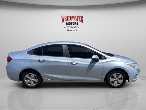Used 2017 Chevrolet Cruze LS FWD image 4
