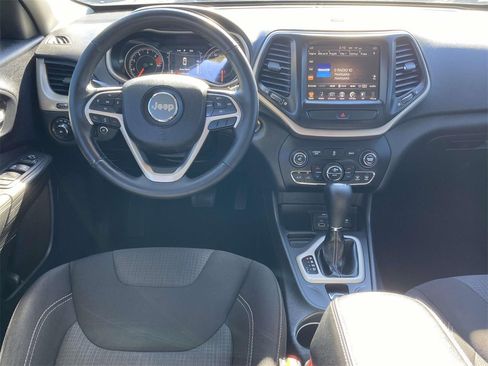 Used 2016 Jeep Cherokee Latitude w/ Comfort/Convenience Group image 10