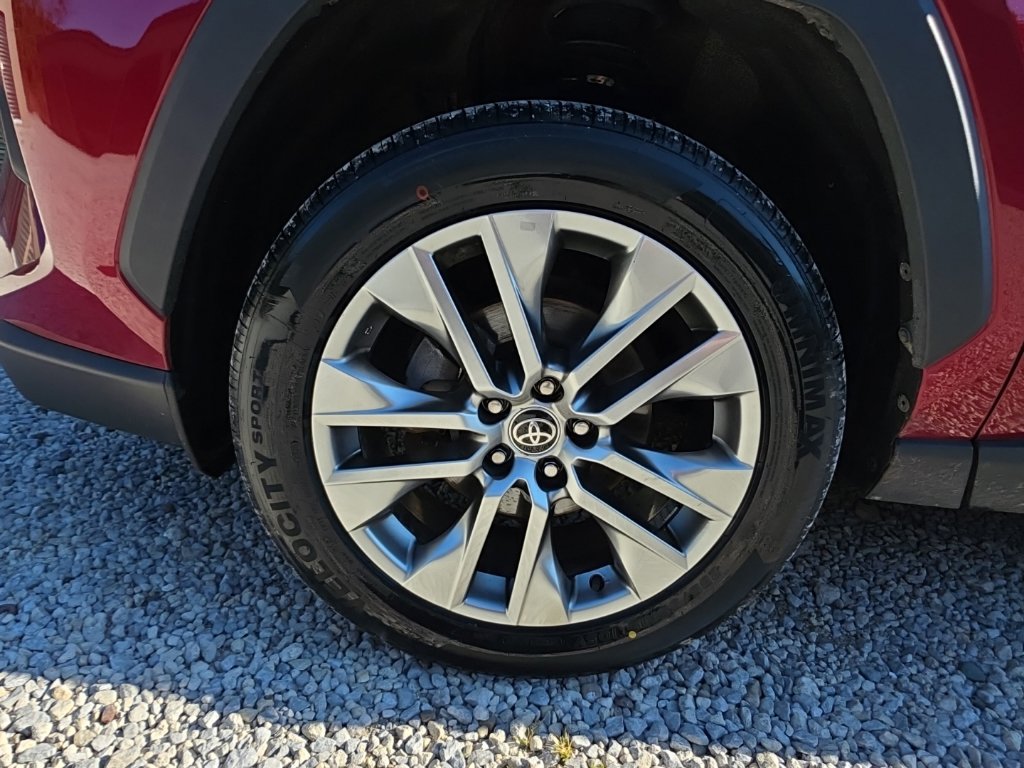 Certified 2022 Toyota RAV4 XLE Premium AWD/4WD image 11