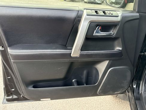 Used 2018 Toyota 4Runner SR5 AWD/4WD image 13