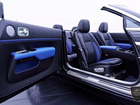 Used 2019 Rolls-Royce Dawn RWD image 38