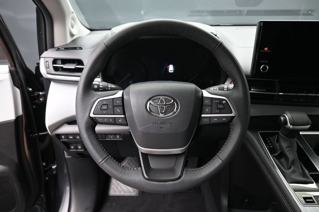 Used 2025 Toyota Sienna XLE w/ XLE Plus Package AWD/4WD image 15