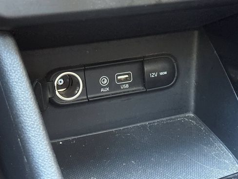 Used 2017 Kia Niro Touring FWD image 31