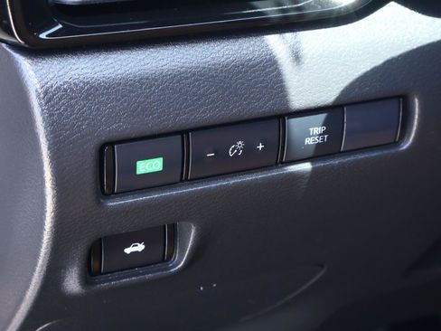 Used 2025 Nissan Sentra SV w/ SV Premium Package FWD image 22