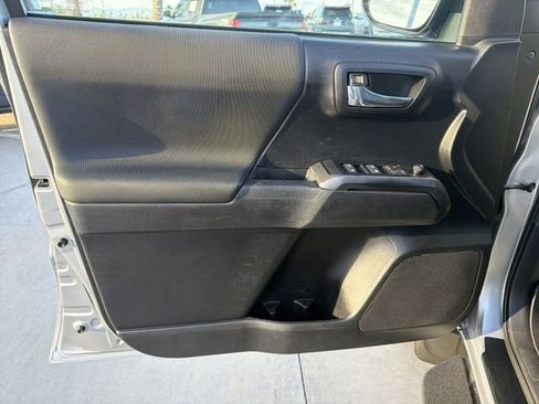 Used 2021 Toyota Tacoma TRD Off-Road AWD/4WD image 9