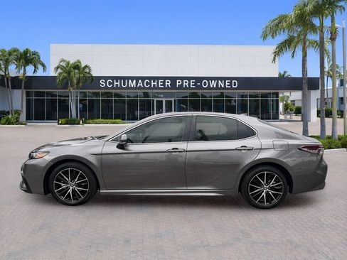 Used 2024 Toyota Camry SE FWD image 4