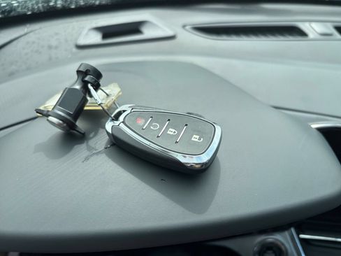 Used 2025 Chevrolet Trax LT FWD image 20