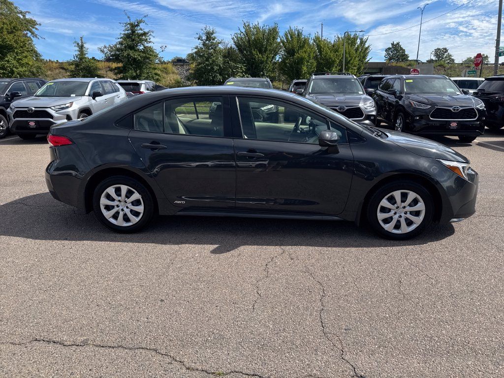 Used 2025 Toyota Corolla LE AWD/4WD image 8