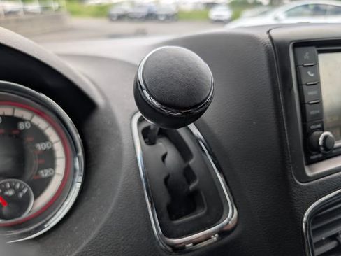 Used 2017 Dodge Grand Caravan SE FWD image 20