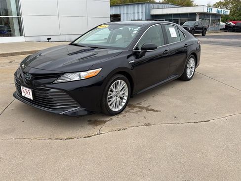 Used 2019 Toyota Camry XLE image 1