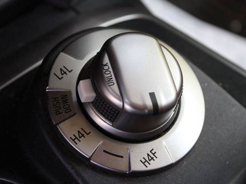 Used 2022 Toyota 4Runner Limited AWD/4WD image 15