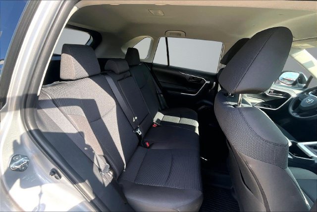 Used 2025 Toyota RAV4 LE AWD/4WD image 25